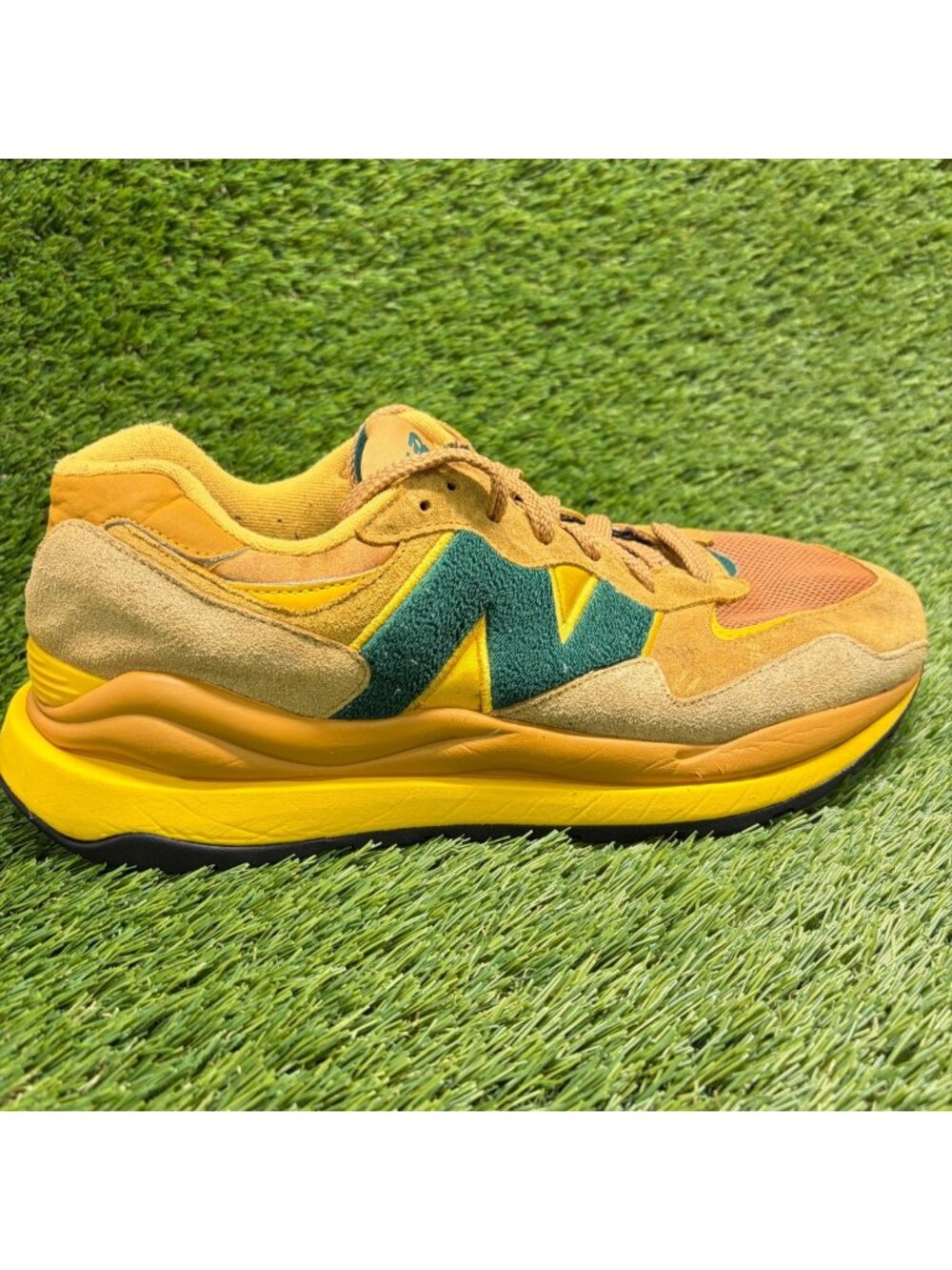 New Balance 57/40 Sage Bleached Lime Yellow Mens Size 10 Running Shoes Sneakers